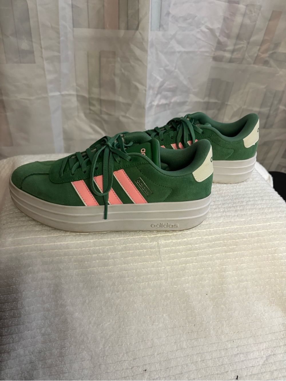 adidas Green Suede Trainers with Pink Stripes - Picture 2 of 4